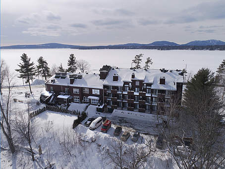 Hôtel Lac-Brome - extérieur hiver