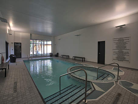 Hôtel-Musée Premières Nations - Piscine intérieure